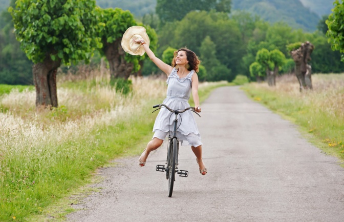 Frau auf Fahrrad