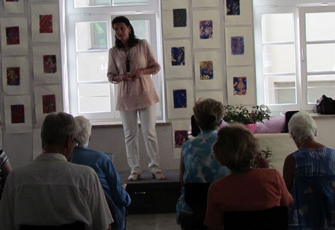 Tatyana Jerkov ist bei einem Gehörtraining Seminar