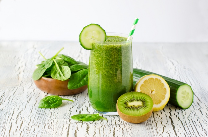 Grüner Smoothie und grünes Obst