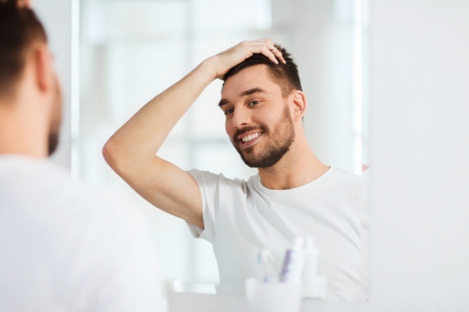 Mann beim Friseur