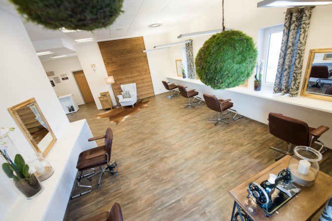 Bedienplätze des Friseursalons Haarschneider in Allhartsberg