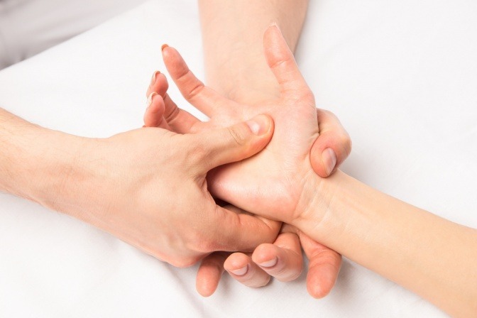 Handreflexzonenmassage gegen Stress