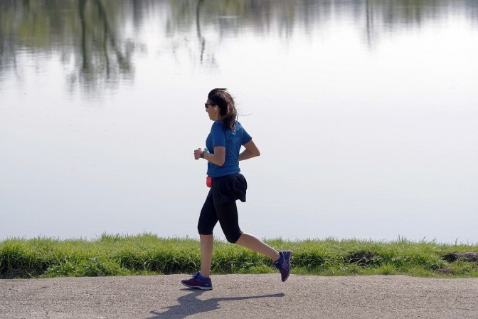 Frau beim Joggen