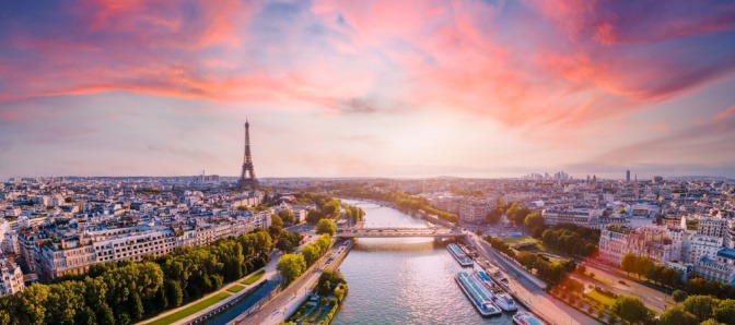 Paris mit Seine als Reiseziel im August