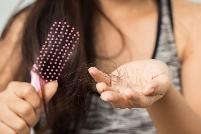 Bürste mit ausgefallenen Haaren