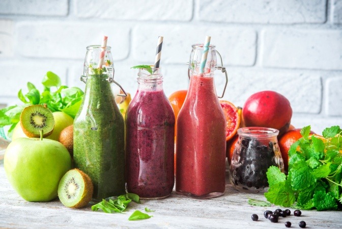 Smoothies zum Abnehmen aus verschiedenen Früchten