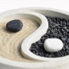 Ein Yin-Yang Symbol wird mit Sand und Steine dargestellt