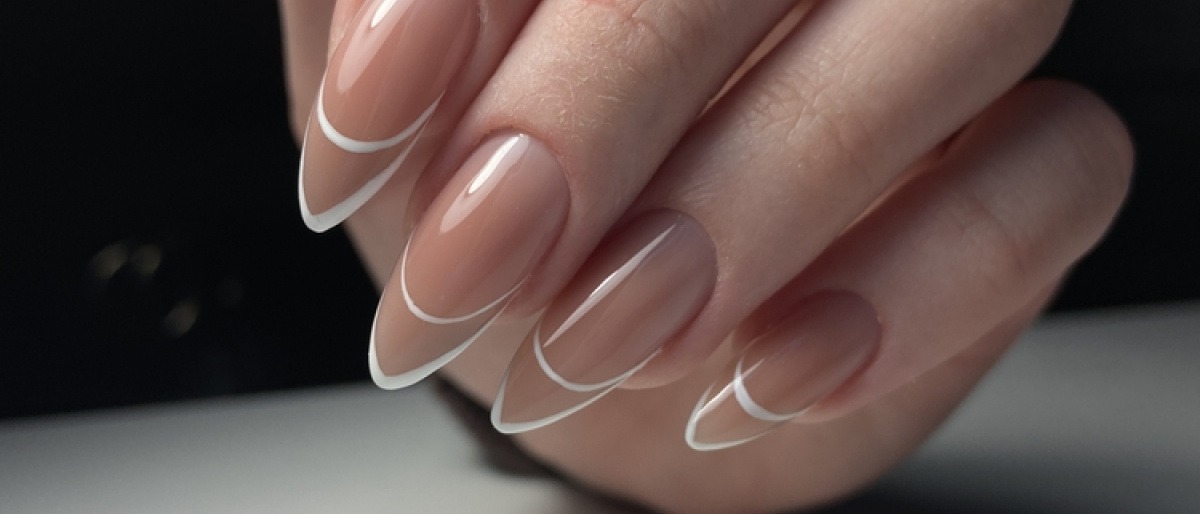 Double French Nails mit Linie